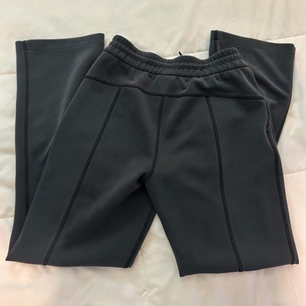 Lululemon Softstreme High-Rise Pant
Regular Black Size 6